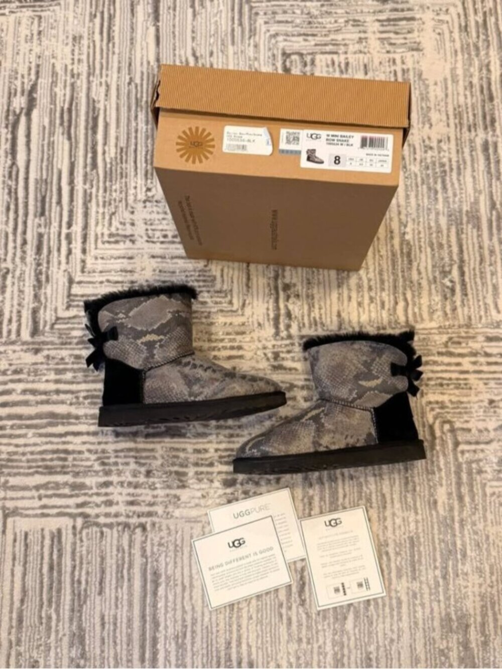 UGG women's US size 8 Mini Bailey Bow Snake Boots MSRP $225.